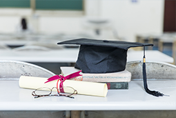 春招“黄金档”来袭：应届生看重落户政策 有企业招聘人数增五成